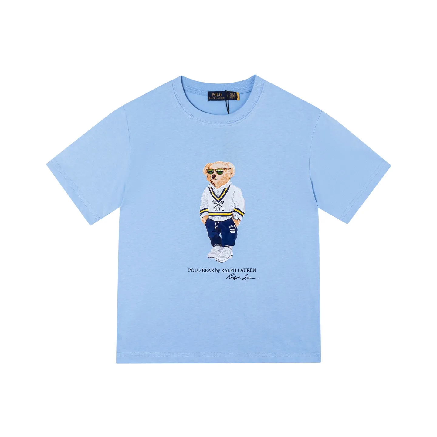 P126 Style number: 511 Ralph Lauren/Ralph Lauren 25ss new bear print round neck short sleeves. The main LOGO on the neck has a QR code mark, which can be scanned for verification to distinguish low-end products on the market. 32 counts, 240g hydrophilic toner, 100% cotton fabric, comfortable and soft, highly breathable, focusing on high-end cost-effectiveness, needless to say good quality. Available in a variety of colors, both boys and girls can try this genderless style, giving them a yuppie tone in no time. Immerse yourself in your leisurely style, and have your own style in retro. Natural, vivid, and very French romantic feelings perfectly integrate the youthful atmosphere with the trend. The clever embellishment of the classic pony logo embroidery carries all the eye-catching points. Color: black, white, navy blue, light blue Size: S-xL S Shoulder width 44 Bust 104 Sleeve length 23 Clothing length 72 M Shoulder width 45 Bust 108 Sleeve length 24 Clothing length 74 L Shoulder width 46 Bust 112 Sleeve length 25 Clothing length 76 xL Shoulder width 47 Bust 116 Sleeve length 26 Clothing length 78